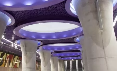 Uniwersytecka stacja metra w Warszawie 