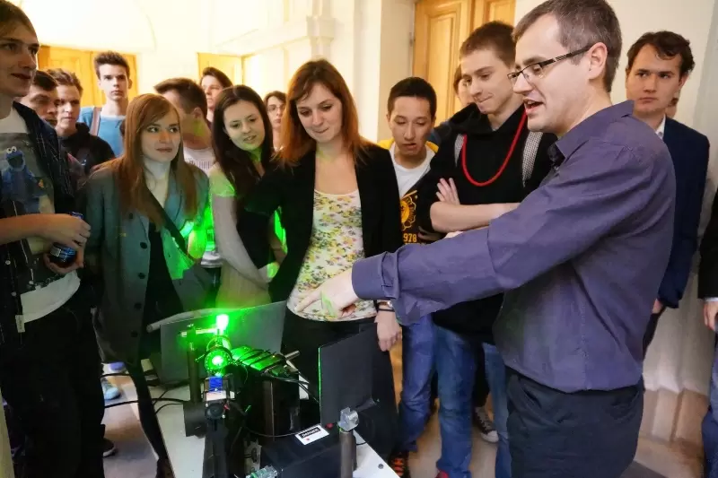 Politechnika Warszawska u progu holowizji 