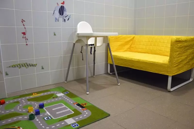 Pokój dla rodzica z dzieckiem na WEiTI Politechniki Warszawskiej 