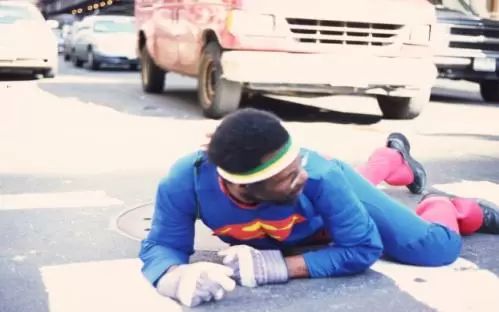 Uniwersytet Warszawski zaprasza na wydarzenie artystyczne „Na końcu języka. Permofmans i wojna słów” 