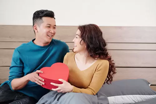 Idealny prezent na Walentynki dla niego - poradnik zakupowy 