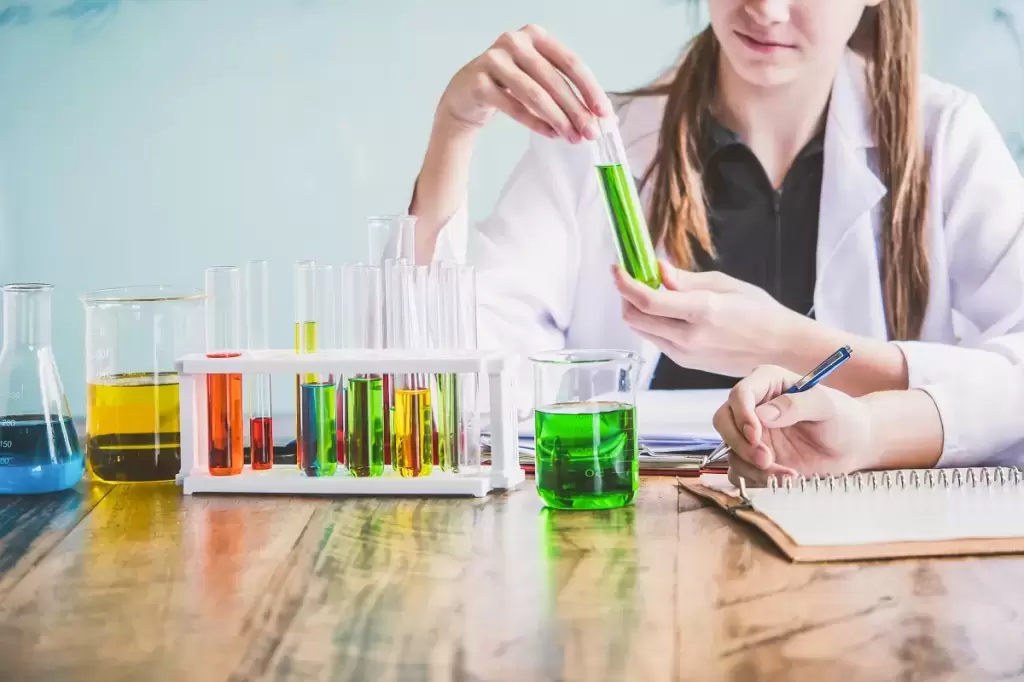 Kurs chemii od podstaw – przygotuj się do matury lub egzaminu ósmoklasisty 