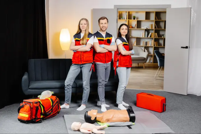 ratownicy medyczni w trakcie przerwy