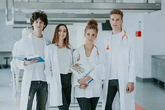 5.&nbsp;Uczelnia Łazarskiego