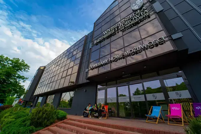 3. Wyższa Szkoła Inżynierii i Zdrowia (WSIiZ) w Warszawie