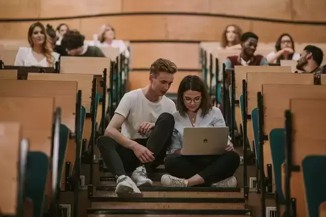 5.&nbsp;Uczelnia Łazarskiego