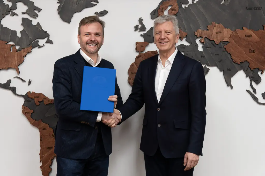 Auto Idea Mercedes-Benz i Akademia Leona Koźmińskiego łączą siły – partnerstwo oparte na wspólnych standardach 