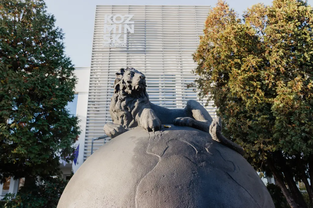 Akademia Leona Koźmińskiego osiąga 43. miejsce w światowym rankingu programów magisterskich z zarządzania według Financial Times